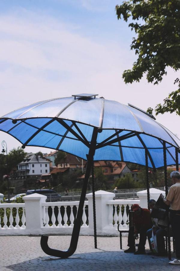 Old Town Apartments Kamyanets-Podilski Dış mekan fotoğraf